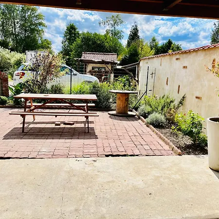 Maisonnette Entre Terre Et *