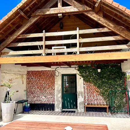 Holiday home Maisonnette Entre Terre Et *